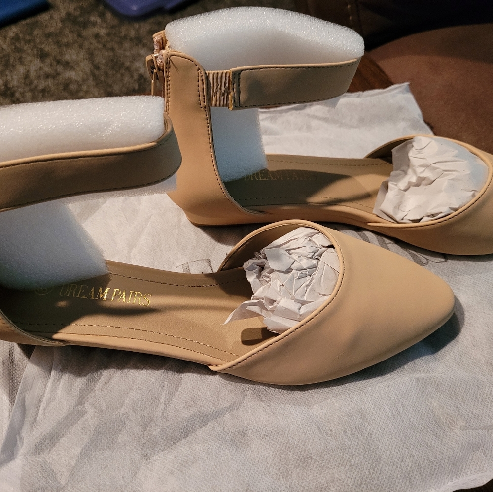Flats with ankle straps